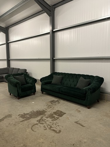 Dark green velvet chesterfield - dark,