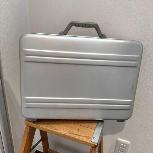 Zero halliburton attache - halliburton, case