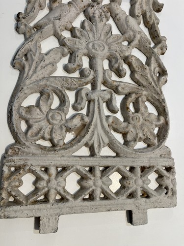 Antique iron trivet vent - iron,