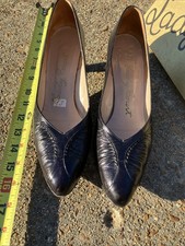 Black Vintage Lady Court