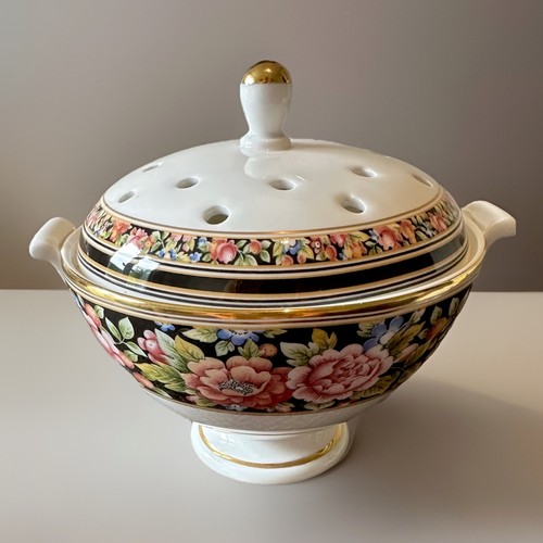 Wedgwood lidded potpourri bow - wedgwood,