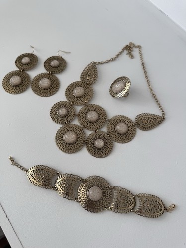 Avon pretty jewellery set - avon,