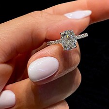 High End 18k White Gold Oval