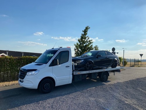 Car and vehicle recovery - car,