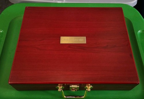 Executive desk golf - desk, putter