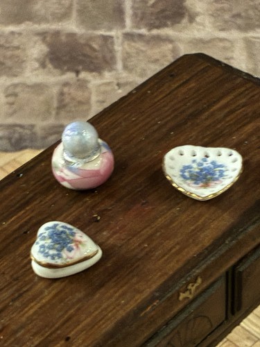 Dolls house scale - dolls,