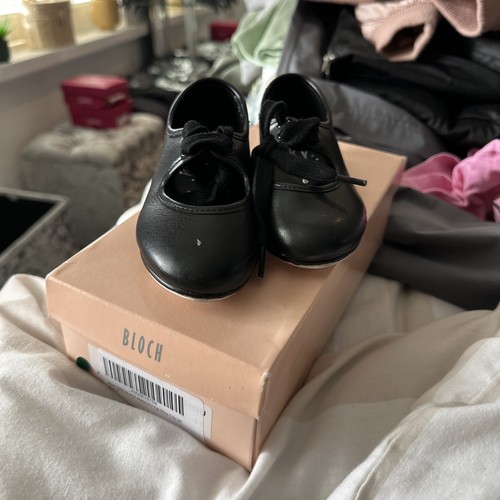 Roche valley tap - shoes, girls