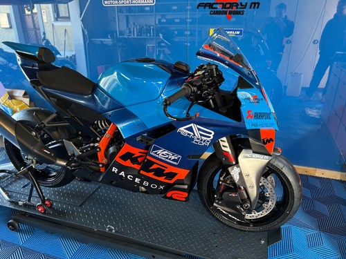 Track day fairing - track, block