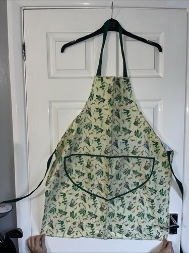 Apron pale green with her - pale,