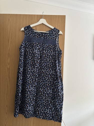 Knee length dress - knee,