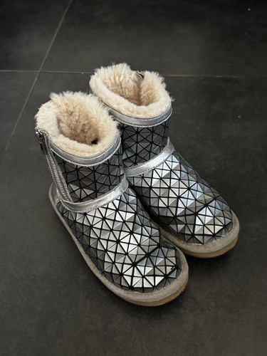 Ugg girls boots size 2 - ugg, uk