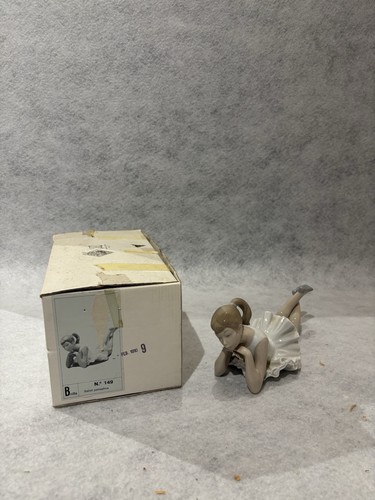 Lladro nao figurine resting - nao,
