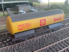 Lima LWB Shell LPG tank wagon - OO gauge or HO gauge with UK couplings