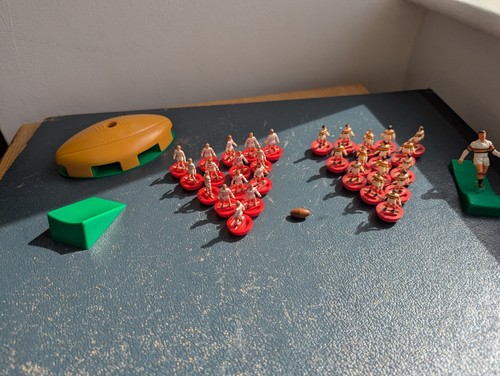 Subbuteo rugby teams refs - 2x, 9