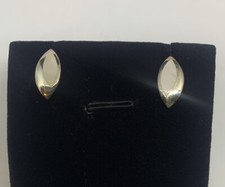 925 Sterling Silver 1.96g Stud