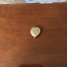 Antique 9ct 9K 375 Gold Heart Engraved Front Pendant Locket English (J)