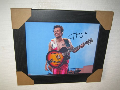 Harry styles signed - photo, 8x10