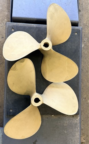 Cabin cruiser props 8 - cruiser, 1
