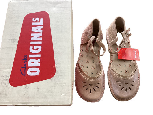 Clarks originals cake - originals, crumble