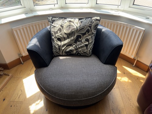 Black leather swivel cuddle - black,