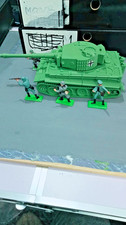 1/32 3d printed ww2 german tiger tank + 4 britains germans.