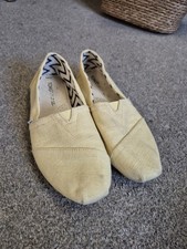 Tom's Yellow Canvas Size 6.5