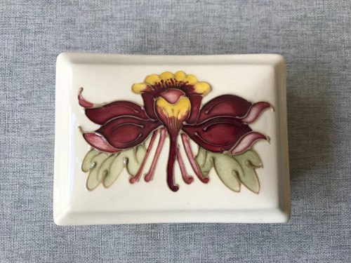 Moorcroft trinket box cream - trinket,