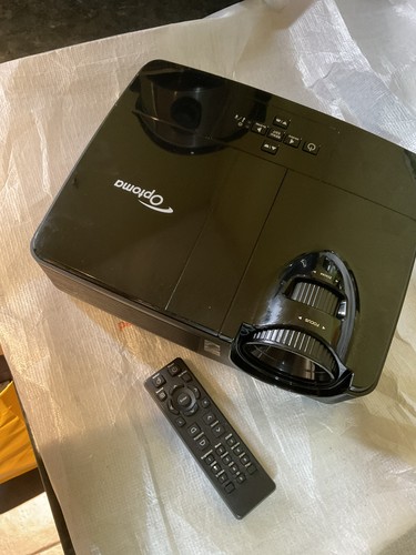 Optoma projector with remote - projector,