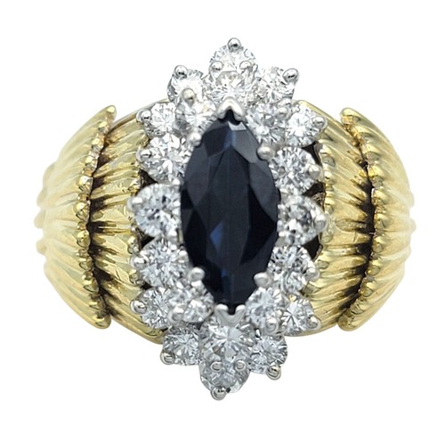 Textured karat gold - 18,