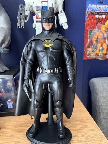 Hot toys batman michael keaton - batman,