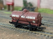 Bachmann 37-678 14 Ton tank wagon "United Molasses" with large filler 13