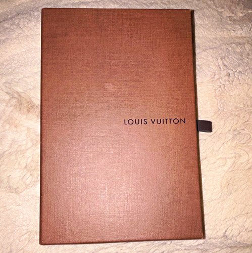 Louis vuitton brown cardboard - brown,
