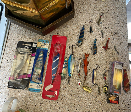 Sixteen fishing lures job lot - sixteen,