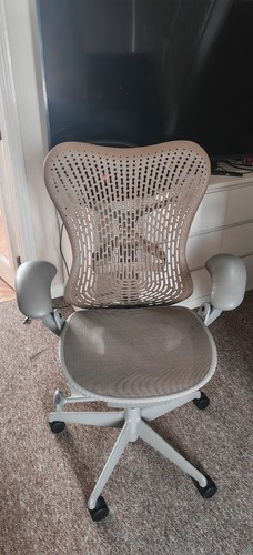 Herman miller mirra office - mirra,