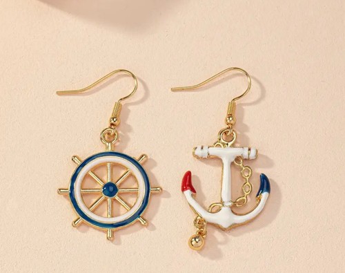 White drop earrings pirates - drop,