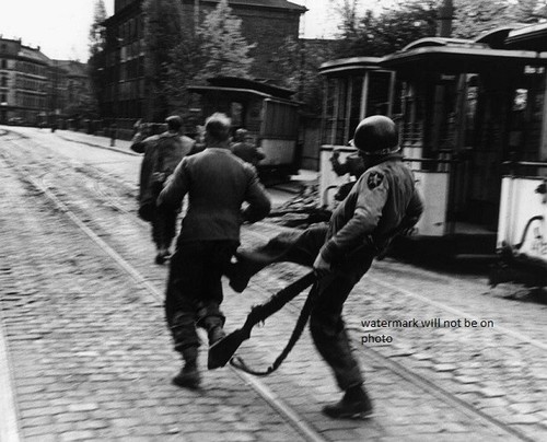 American soldier kicking - american,