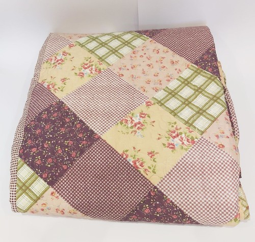 Shabby chic patchwork bedroom - shabby,
