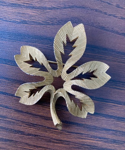 Vintage crown trifari - crown, gold