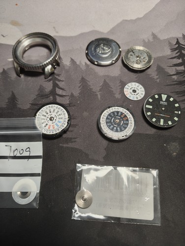Seiko 7002 case and movements - ,