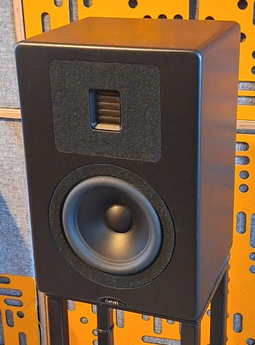 Neat petite classic with linn - neat,