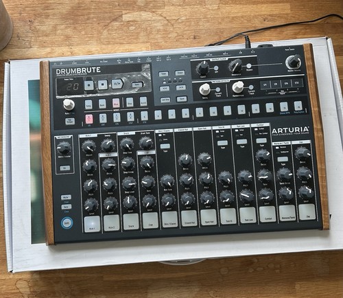 Arturia drumbrute analog drum - analog,