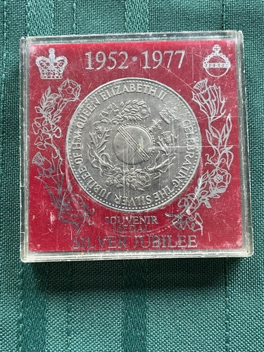 Rare cased queen elizabeth - queen, ii