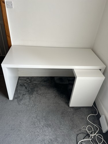 Ikea malm desk with - malm, pull