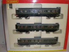 Hornby R2297A BR Green 3-Car