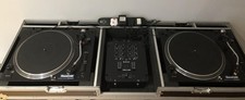 TWIN SOUNDLAB TURNTABLES WITH