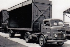 B/W PHOTO: BRITISH ROAD SERVICES COMMER ARTIC CURTAINSIDE TRAILER - 81 DRY