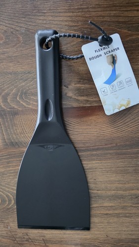Flexible pizza dough - pizza, scraper