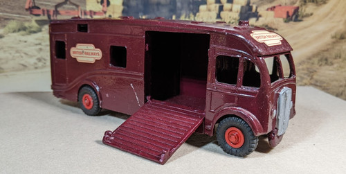 Vintage dinky toys horse box - toys,