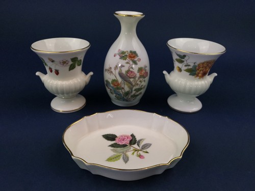Wedgwood vases urn - vases,, style
