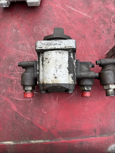 Dowty hydraulic gear pumps - pumps, x2